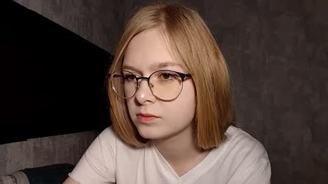 Snapshot of chanelledroz chatting on September 20, 8:15 am Lia online show from September 20, 8:15 am