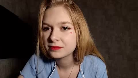 Snapshot of chanelledroz chatting on October 14, 7:53 am Lia online show from October 14, 7:53 am