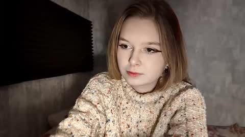 Snapshot of chanelledroz chatting on December 18, 7:58 am Lia online show from December 18, 7:58 am