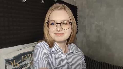 Lia online show from March 6, 5:37 am