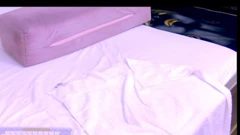 Snapshot of chanelledy1 chatting on July 3, 4:19 am chanelledy1 online show from July 3, 4:19 am