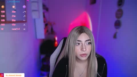 Snapshot of channel_blonde_a chatting on February 12, 8:59 pm channel_blonde_a online show from February 12, 8:59 pm