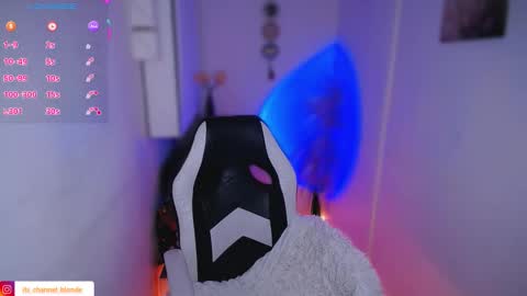 Snapshot of channel_blonde_a chatting on March 13, 8:26 pm channel_blonde_a online show from March 13, 8:26 pm