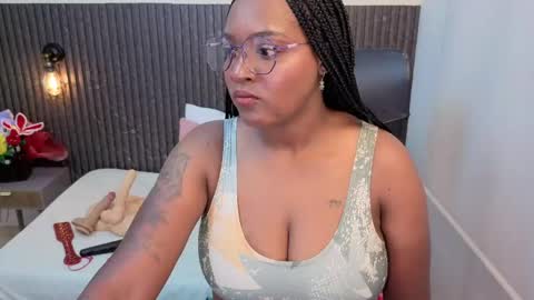 Snapshot of channel_brunette chatting on June 4, 6:58 pm Chanel online show from June 4, 6:58 pm