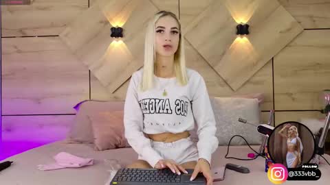 Snapshot of channelcrawford chatting on October 23, 4:01 am ChannelCrawford online show from October 23, 4:01 am