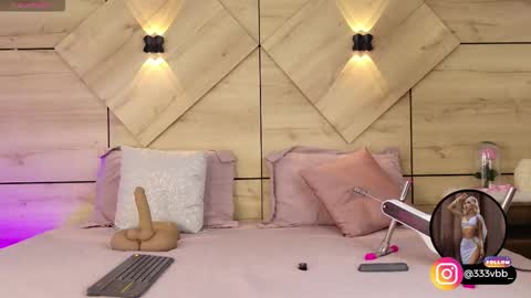 Snapshot of channelcrawford chatting on December 17, 3:45 am ChannelCrawford online show from December 17, 3:45 am