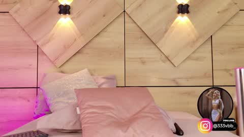 Snapshot of channelcrawford chatting on February 20, 6:26 am ChannelCrawford online show from February 20, 6:26 am