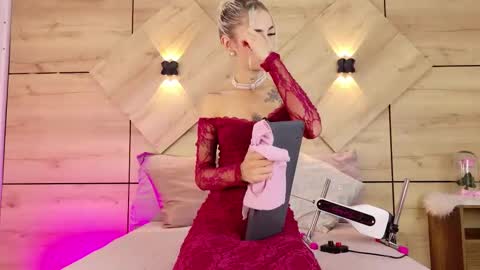 Snapshot of channelcrawford chatting on February 24, 4:10 am ChannelCrawford online show from February 24, 4:10 am