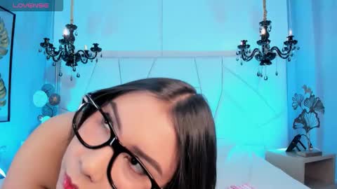 Snapshot of channeyprincess chatting on November 17, 3:01 am Channey online show from November 17, 3:01 am