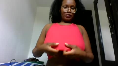 Snapshot of chantal99 chatting on July 2, 3:40 pm chantal99 online show from July 2, 3:40 pm