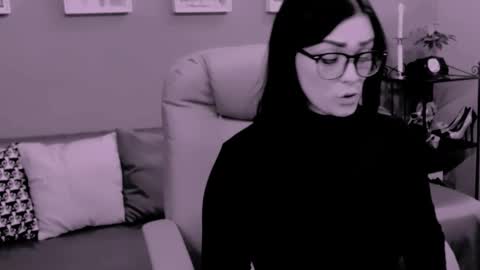 Snapshot of chantallovely chatting on October 30, 12:01 am The Queen online show from October 30, 12:01 am