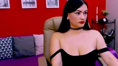 Snapshot of chantallovely chatting on November 14, 11:13 pm The Queen online show from November 14, 11:13 pm