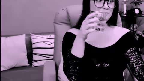 Snapshot of chantallovely chatting on November 15, 2:24 pm The Queen online show from November 15, 2:24 pm