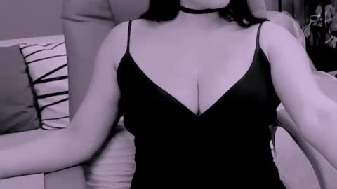 Snapshot of chantallovely chatting on November 22, 1:43 pm The Queen online show from November 22, 1:43 pm