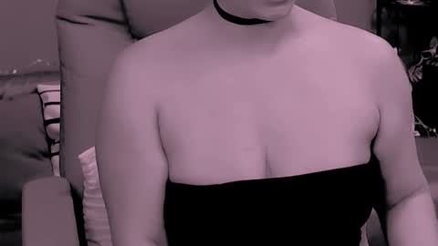 Snapshot of chantallovely chatting on November 29, 12:52 pm The Queen online show from November 29, 12:52 pm