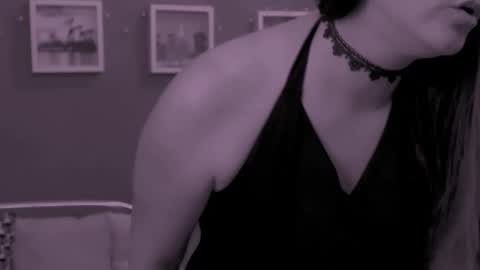 Snapshot of chantallovely chatting on December 15, 1:21 am The Queen online show from December 15, 1:21 am