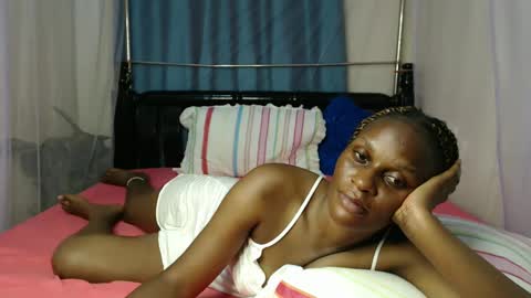 Snapshot of chantelsamz2 chatting on December 11, 7:03 pm Chantel online show from December 11, 7:03 pm