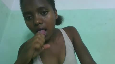Snapshot of chanteuse655720 chatting on April 26, 4:37 pm chanteuse655720 online show from April 26, 4:37 pm