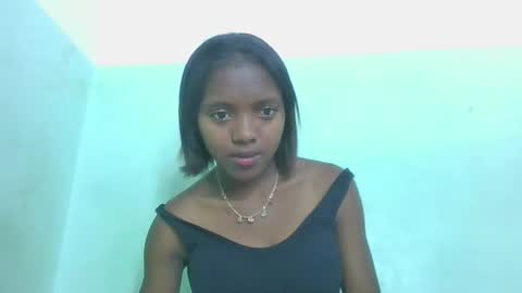 Snapshot of chanteuse655720 chatting on May 13, 5:43 pm chanteuse655720 online show from May 13, 5:43 pm