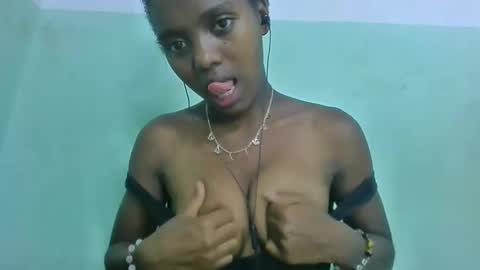 Snapshot of chanteuse655720 chatting on May 23, 6:45 pm chanteuse655720 online show from May 23, 6:45 pm