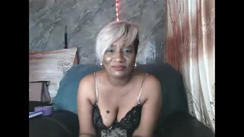 Snapshot of chanz10172 chatting on November 3, 12:28 pm Zaria Vixen online show from November 3, 12:28 pm