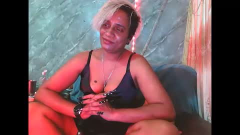 Snapshot of chanz10172 chatting on November 15, 9:32 pm Zaria Vixen online show from November 15, 9:32 pm
