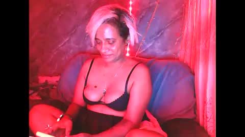 Snapshot of chanz10172 chatting on November 18, 11:48 pm Zaria Vixen online show from November 18, 11:48 pm