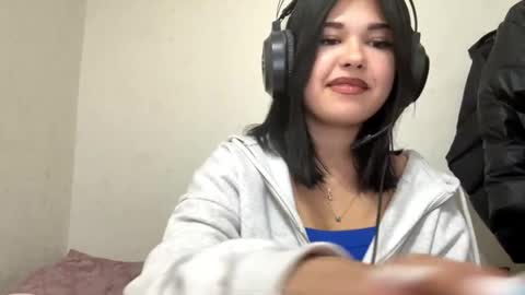 Snapshot of charalilleberg chatting on December 1, 5:07 pm Lola online show from December 1, 5:07 pm