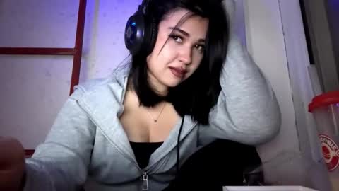 Snapshot of charalilleberg chatting on December 15, 1:37 pm Lola online show from December 15, 1:37 pm