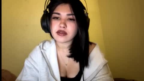 Snapshot of charalilleberg chatting on December 16, 1:38 pm Lola online show from December 16, 1:38 pm