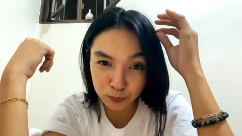 Elly online show from April 3, 5:33 pm