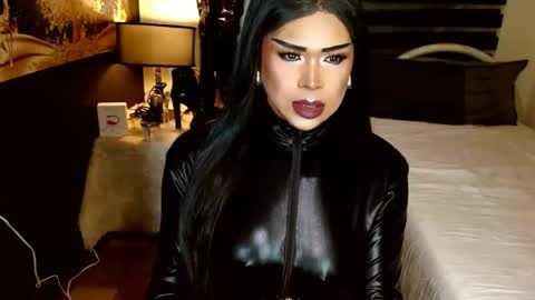 Snapshot of charismatic_apple chatting on February 13, 6:48 pm charismatic_apple online show from February 13, 6:48 pm