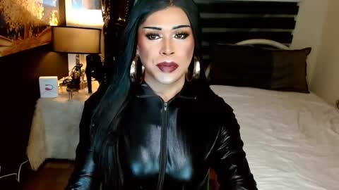 Snapshot of charismatic_apple chatting on February 15, 7:54 pm charismatic_apple online show from February 15, 7:54 pm