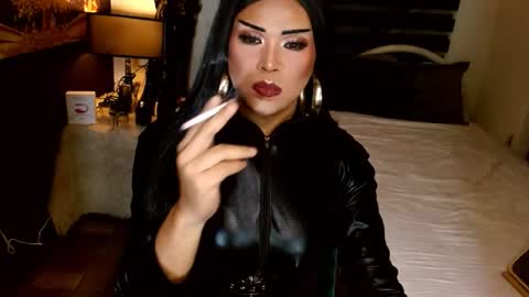 Snapshot of charismatic_apple chatting on February 16, 6:37 pm charismatic_apple online show from February 16, 6:37 pm