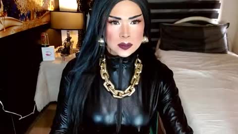 Snapshot of charismatic_apple chatting on February 23, 6:33 am charismatic_apple online show from February 23, 6:33 am