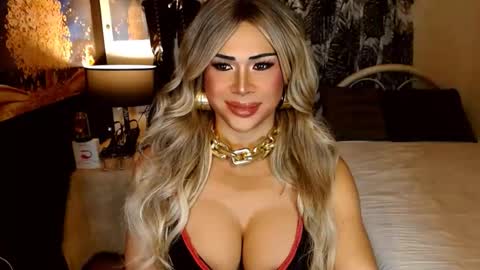 Snapshot of charismatic_apple chatting on March 14, 8:03 pm charismatic_apple online show from March 14, 8:03 pm