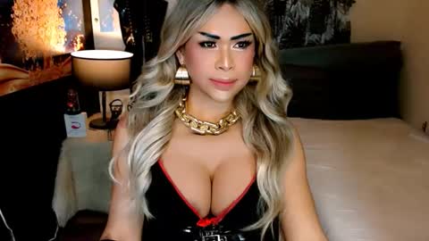 Snapshot of charismatic_apple chatting on March 22, 3:26 pm charismatic_apple online show from March 22, 3:26 pm