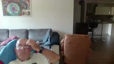 Snapshot of charles6064 chatting on June 1, 2:08 pm charles6064 online show from June 1, 2:08 pm