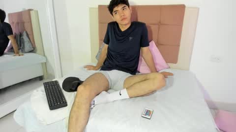 Snapshot of charles_blaze chatting on February 4, 12:11 pm charles blaze online show from February 4, 12:11 pm