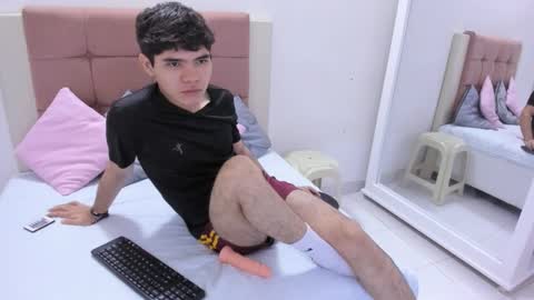 Snapshot of charles_blaze chatting on February 5, 12:06 pm charles blaze online show from February 5, 12:06 pm