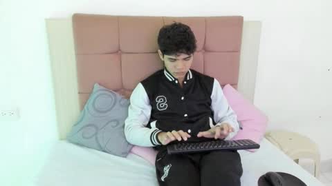 Snapshot of charles_blaze chatting on February 7, 12:06 pm charles blaze online show from February 7, 12:06 pm