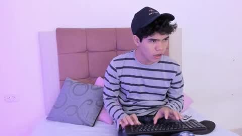 Snapshot of charles_blaze chatting on February 10, 12:08 pm charles blaze online show from February 10, 12:08 pm