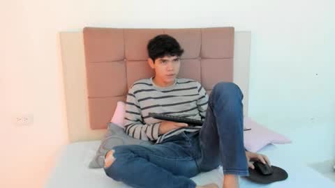 Snapshot of charles_blaze chatting on February 10, 3:21 pm charles blaze online show from February 10, 3:21 pm