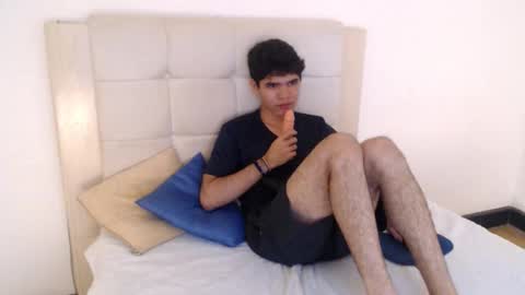 Snapshot of charles_blaze chatting on February 11, 12:59 am charles blaze online show from February 11, 12:59 am