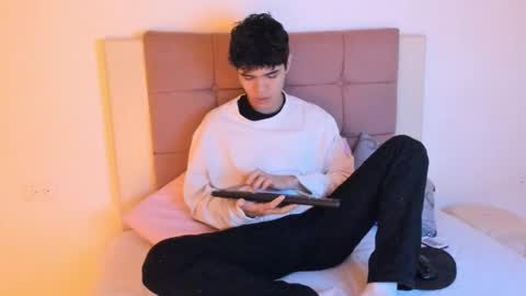 Snapshot of charles_blaze chatting on February 11, 12:05 pm charles blaze online show from February 11, 12:05 pm