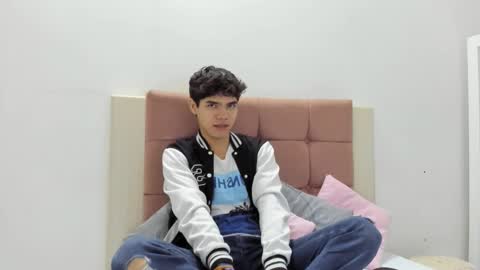 Snapshot of charles_blaze chatting on February 12, 12:01 pm charles blaze online show from February 12, 12:01 pm