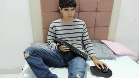 Snapshot of charles_blaze chatting on February 12, 9:11 pm charles blaze online show from February 12, 9:11 pm