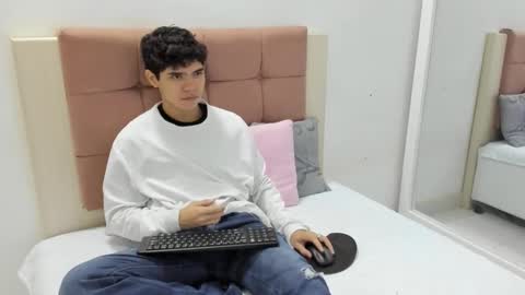 Snapshot of charles_blaze chatting on February 13, 12:11 pm charles blaze online show from February 13, 12:11 pm