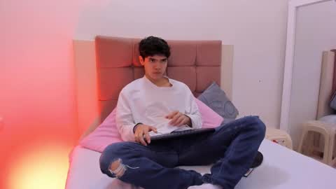 Snapshot of charles_blaze chatting on February 18, 12:06 pm charles blaze online show from February 18, 12:06 pm