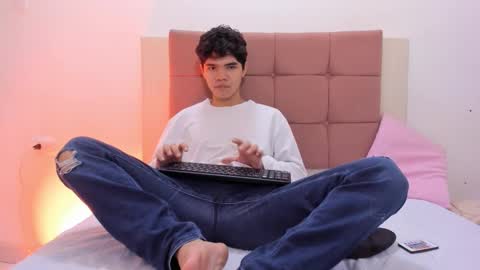 Snapshot of charles_blaze chatting on February 18, 3:21 pm charles blaze online show from February 18, 3:21 pm